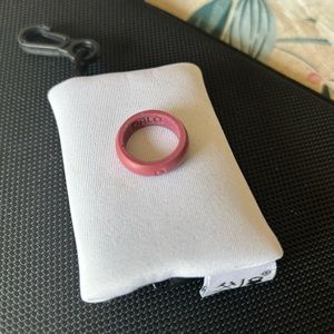 Qalo ring with pouch Sz 4